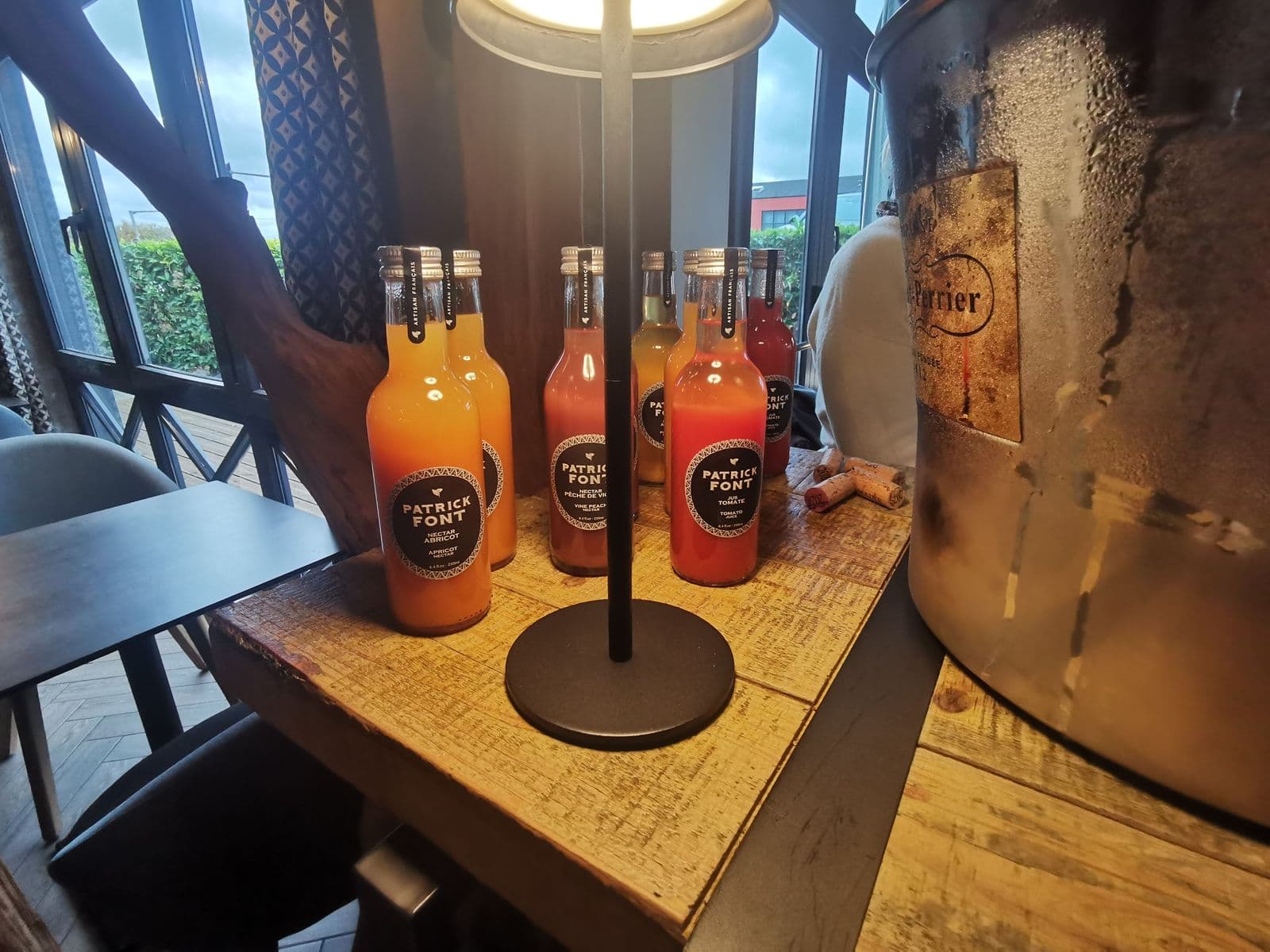 Jus et nectars Patrick Font sur une table des Vins Par Faim