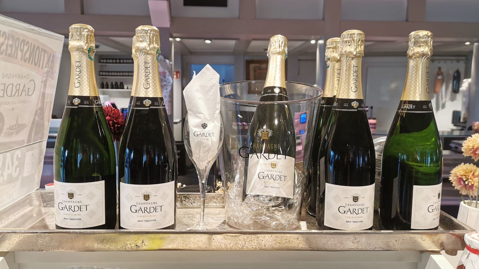 Champagne Gardet en vitrine chez Feinkost Mönchmeier, à Rheda-Wiedenbrück