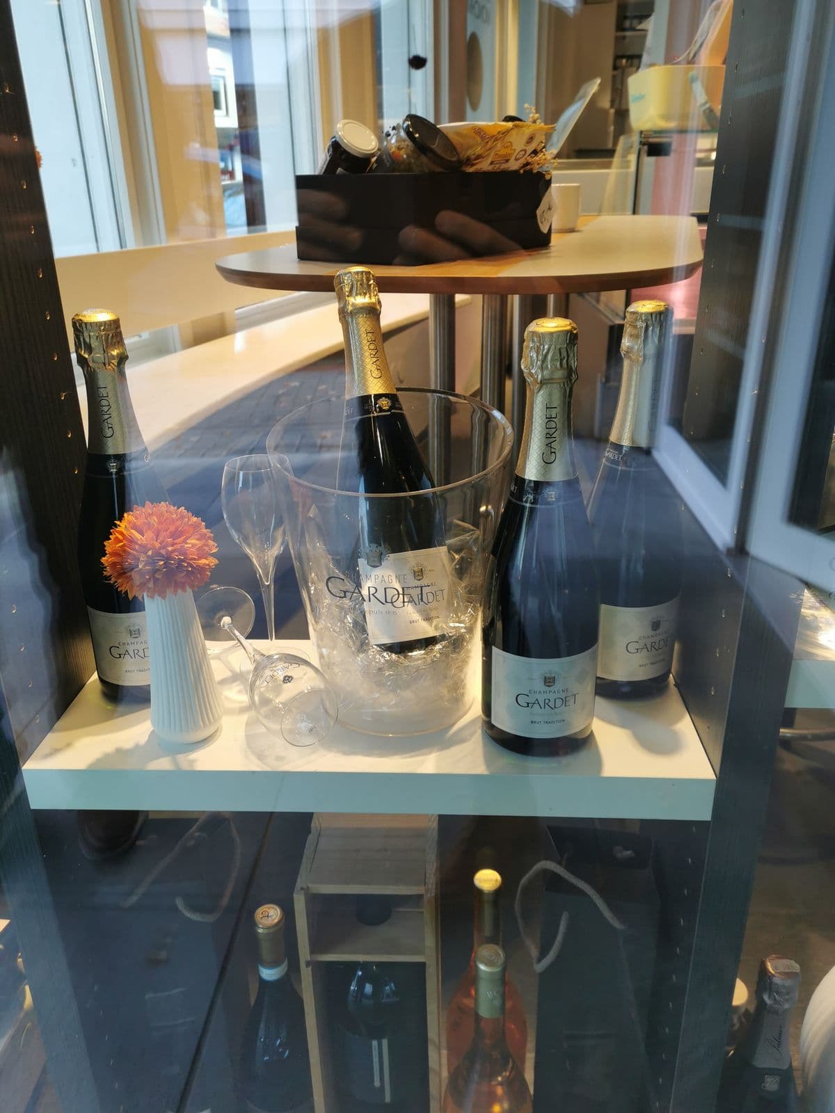 Champagne Gardet dans la vitrine de Feinkost Mönchmeier