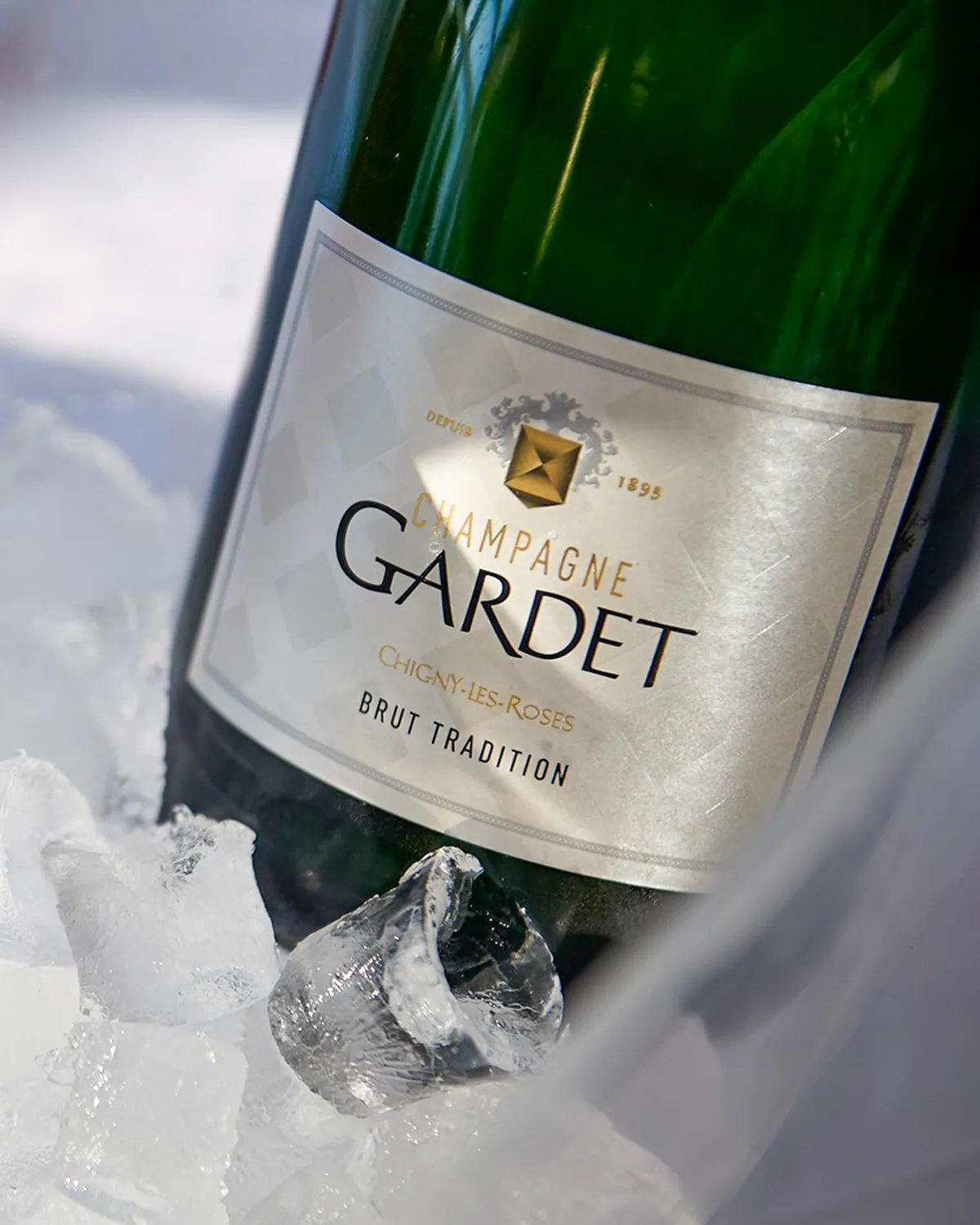 Bouteille de Champagne Gardet Brut Tradition dans un seau à glace